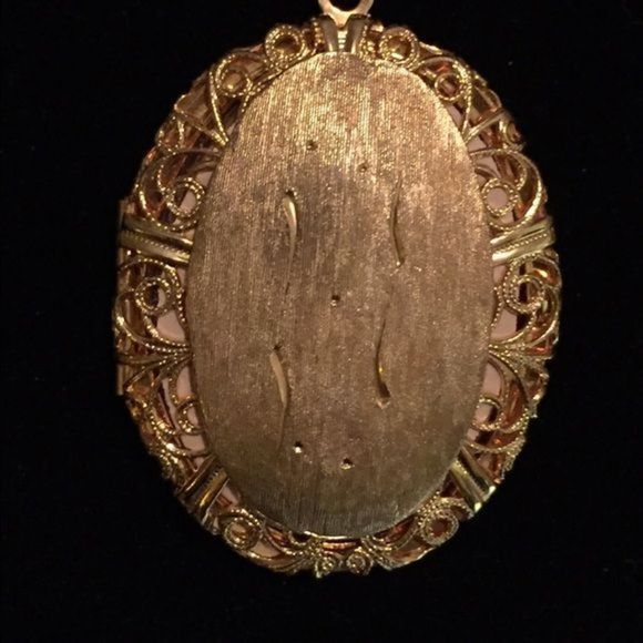 ON Hold* Judy Lee VTG 1970s Gold Locket - Picture 2 of 4